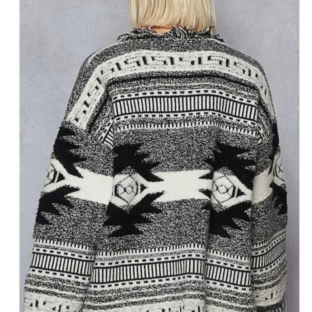 New POL Oversized Large Boho fringe Knit Sweater Black & White - Picture 6 of 6